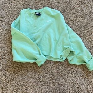 Light green Nike cropped crewneck